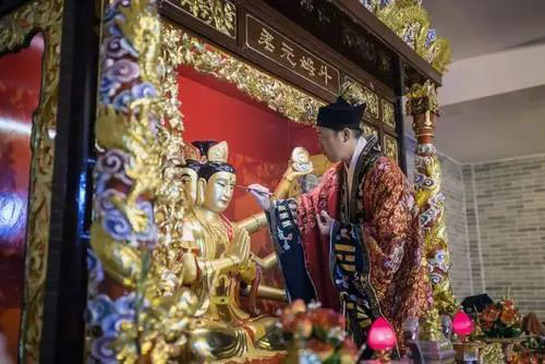 老黄历择吉日理发 理发指的是为婴儿剃头 人们对