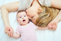 小孩惊吓低烧赶紧请人来受惊，否则很难让孩子