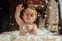 小孩子碰到脏东西了老是哭，多半是丢魂了