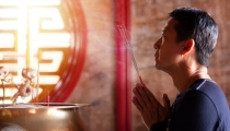 教你怎么烧香,经常去烧香拜佛的一定要了解