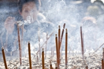 拜佛烧香用的香很讲究你的的一定要看