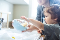 小孩子受到惊吓一直哭闹怎么办，赶紧请人叫魂