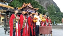 和合法事不吃牛肉狗肉,信佛的人为什么不能吃牛