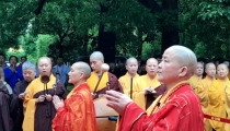 供了三根烟烟灰不倒,这是让我们获得各种益处