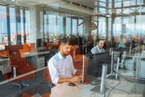 男朋友事业受阻我该怎么做 可以去上香拜佛