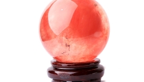 办公桌水晶球摆放有讲究，摆对了能帮你招来好运势